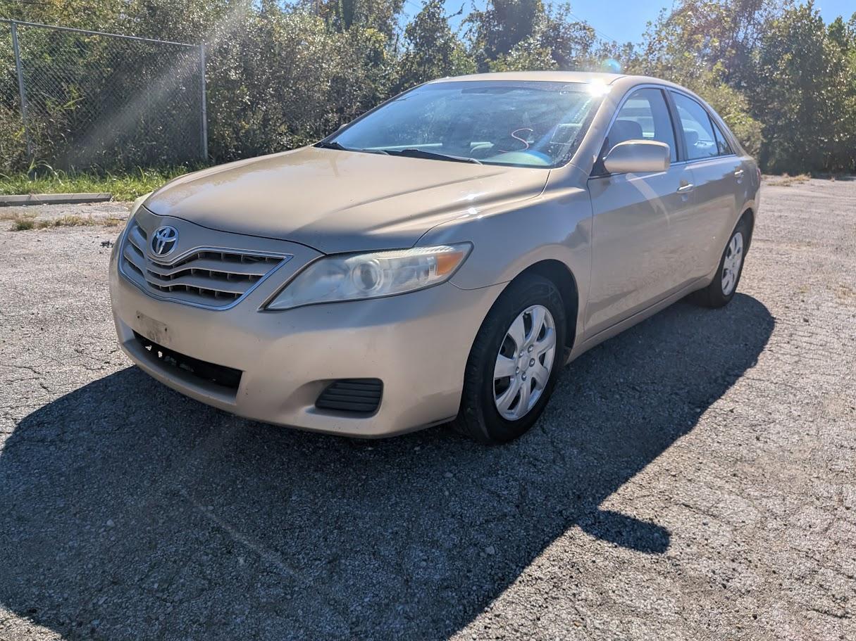 Toyota Camry photo 2