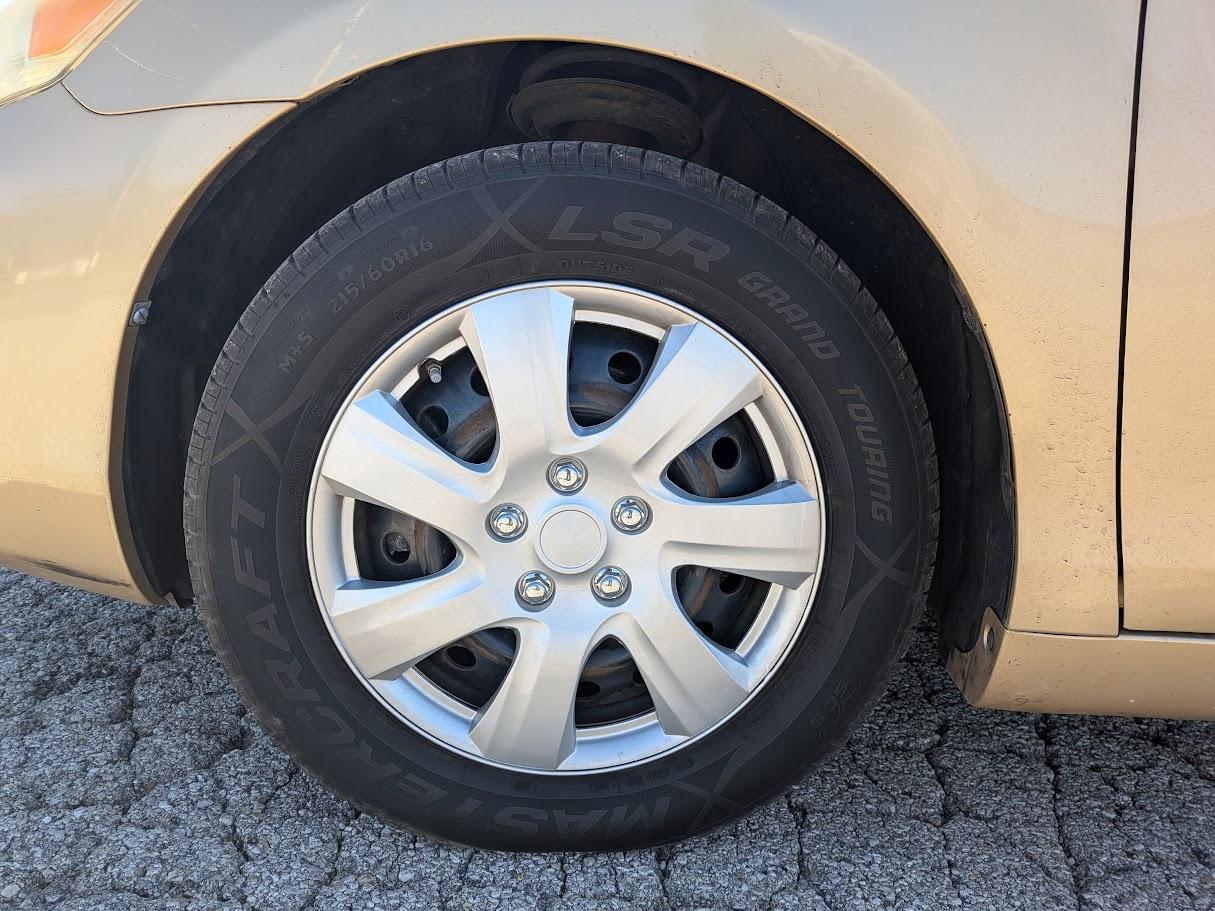 Toyota Camry photo 9