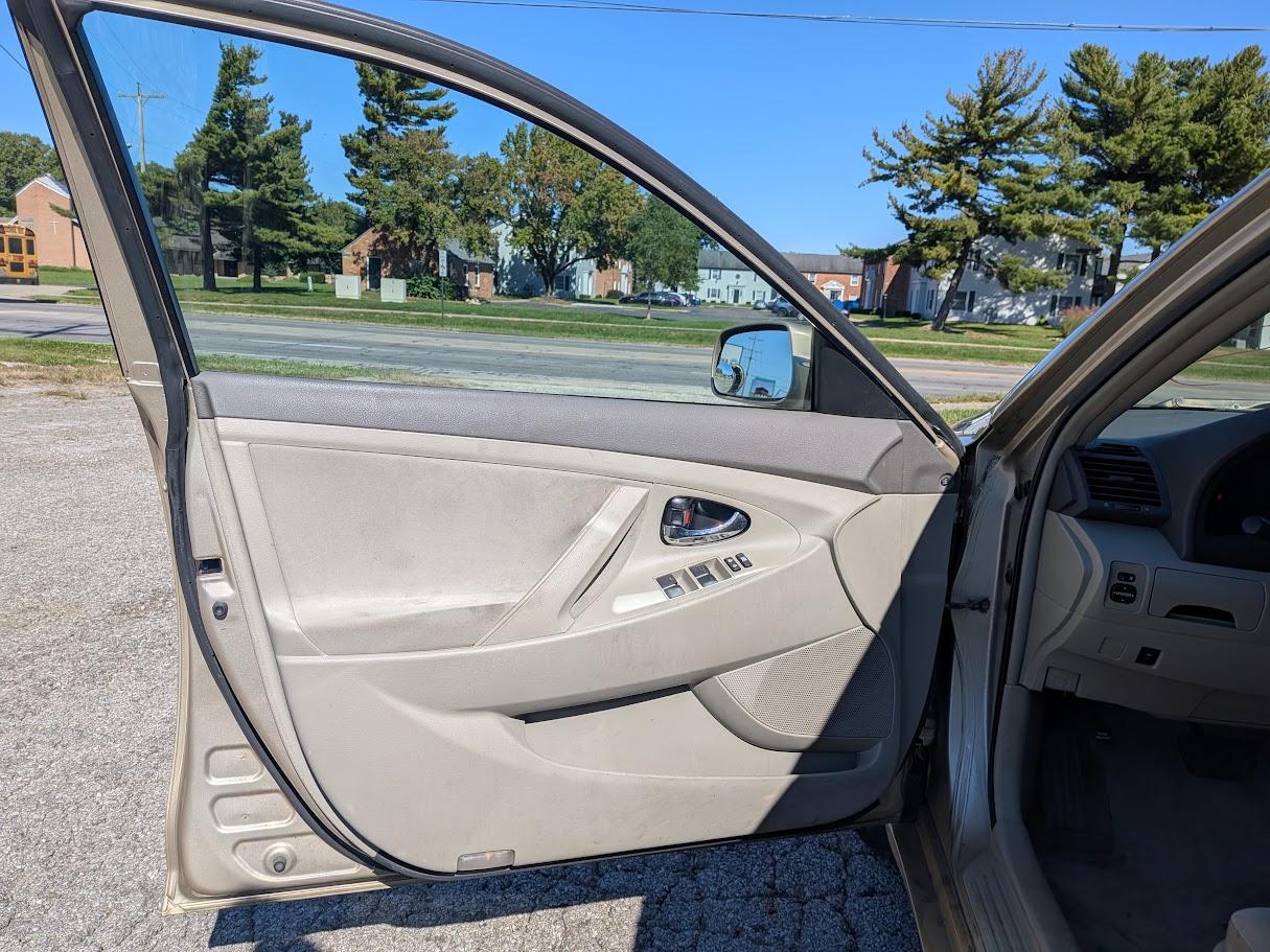 Toyota Camry photo 11