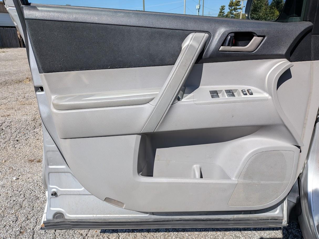 Toyota Highlander photo 9