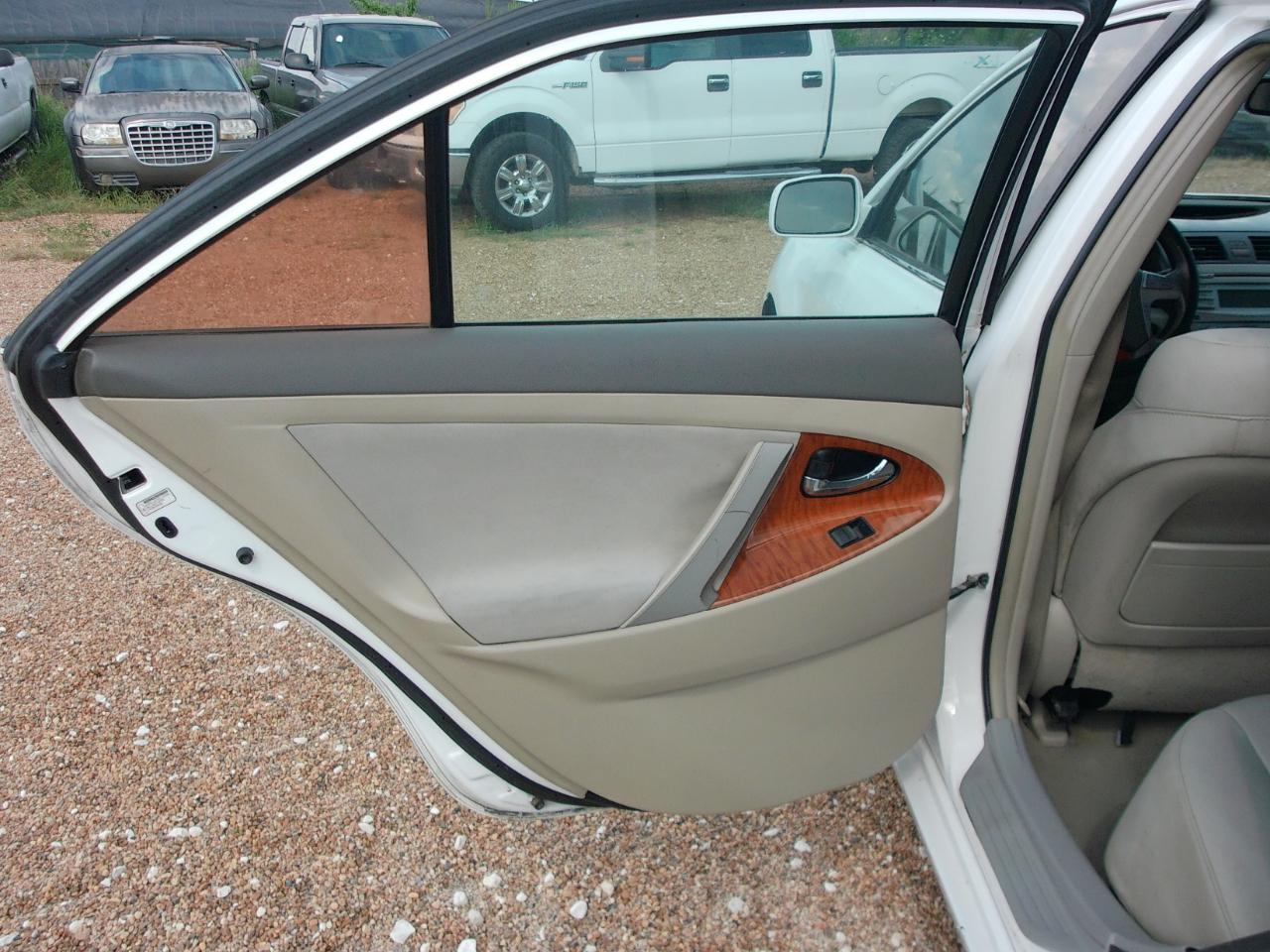 Toyota Camry 4dr Sdn XLE V6 Auto (Natl) 2009