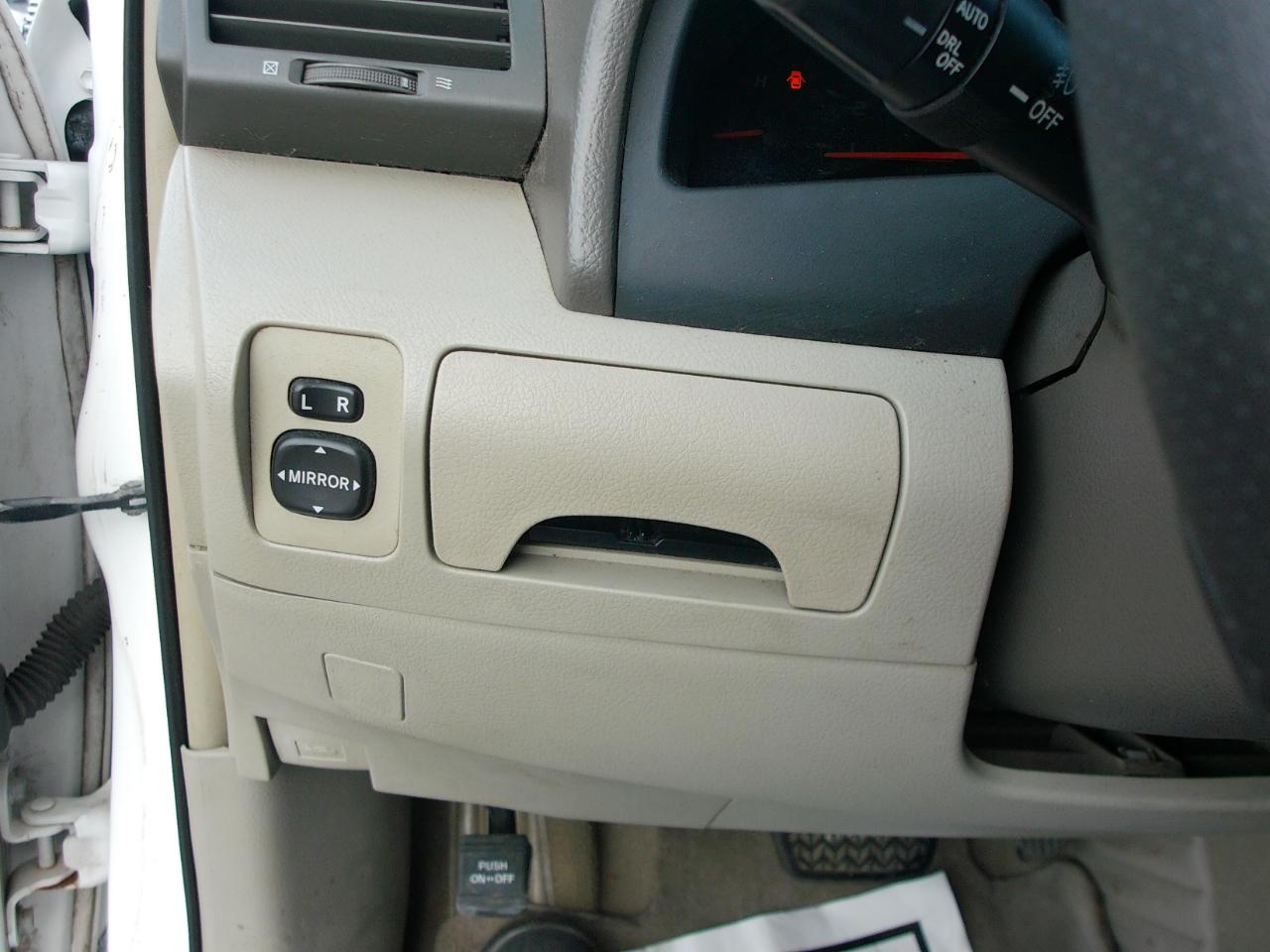 Toyota Camry 4dr Sdn XLE V6 Auto (Natl) 2009