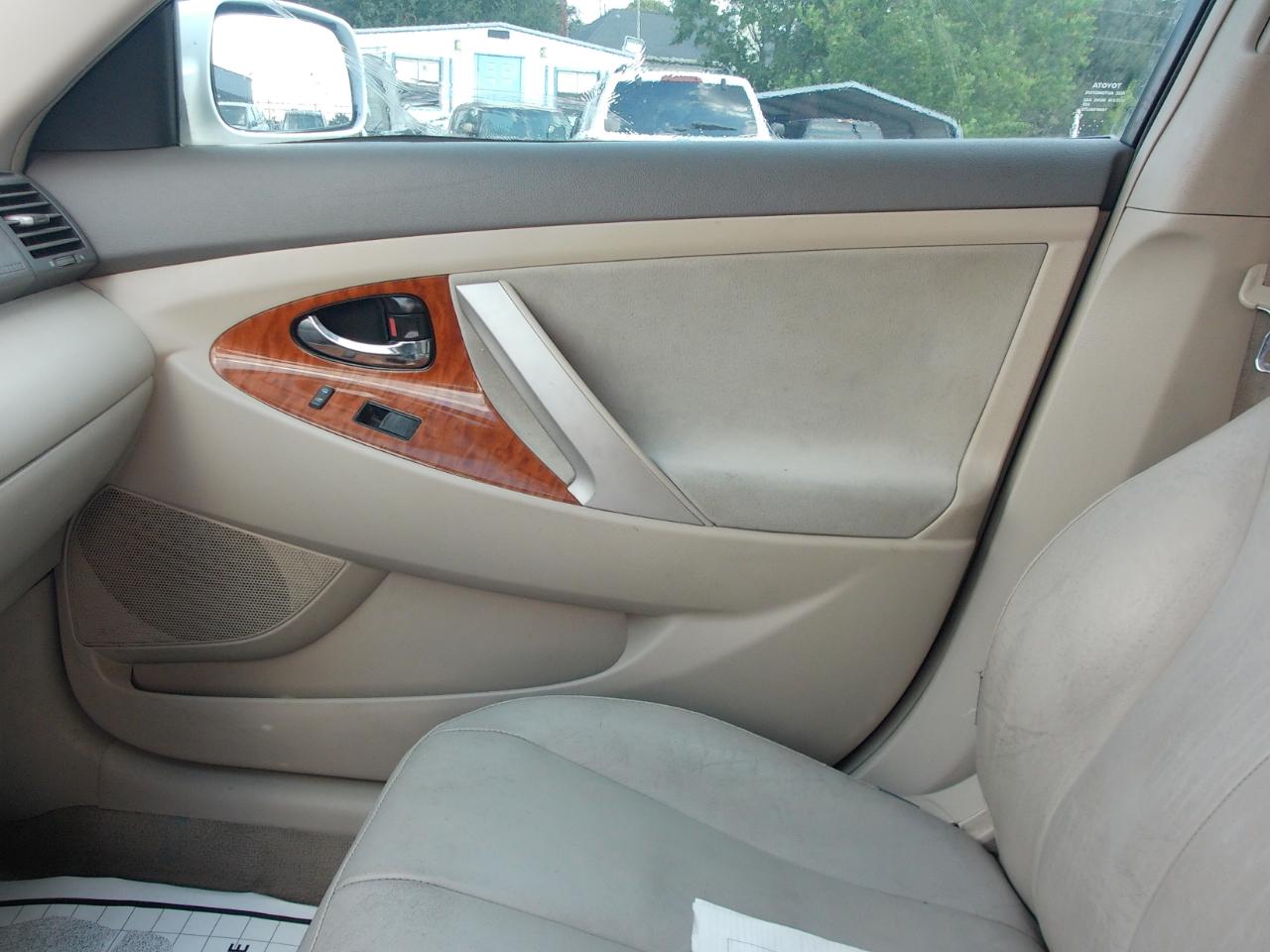 Toyota Camry 4dr Sdn XLE V6 Auto (Natl) 2009