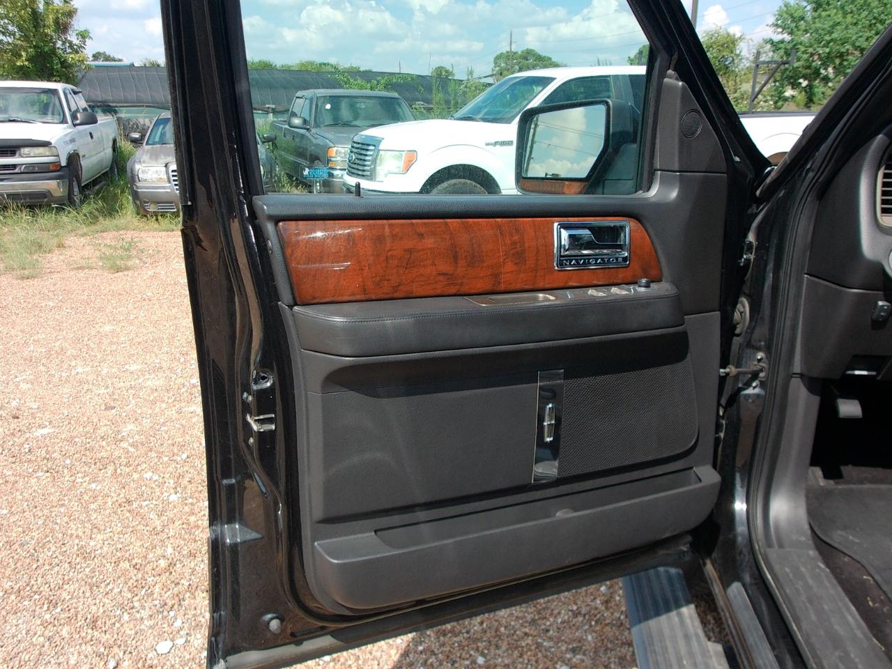 Lincoln Navigator  2011