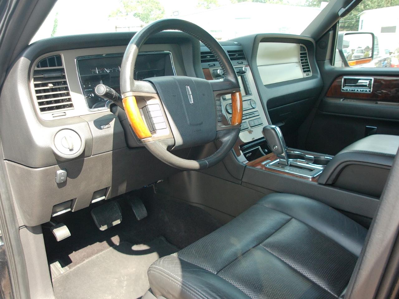 Lincoln Navigator  2011