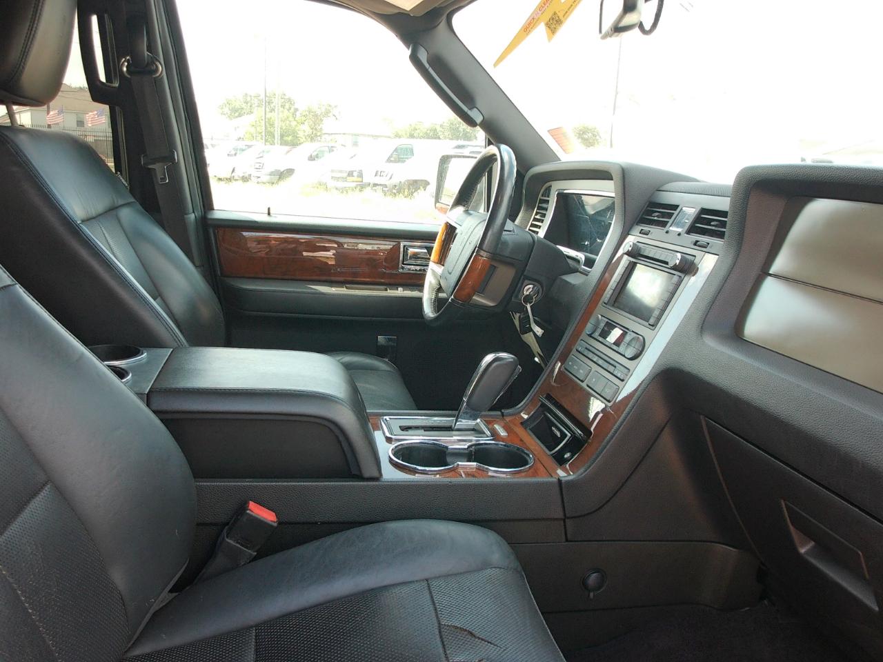 Lincoln Navigator  2011