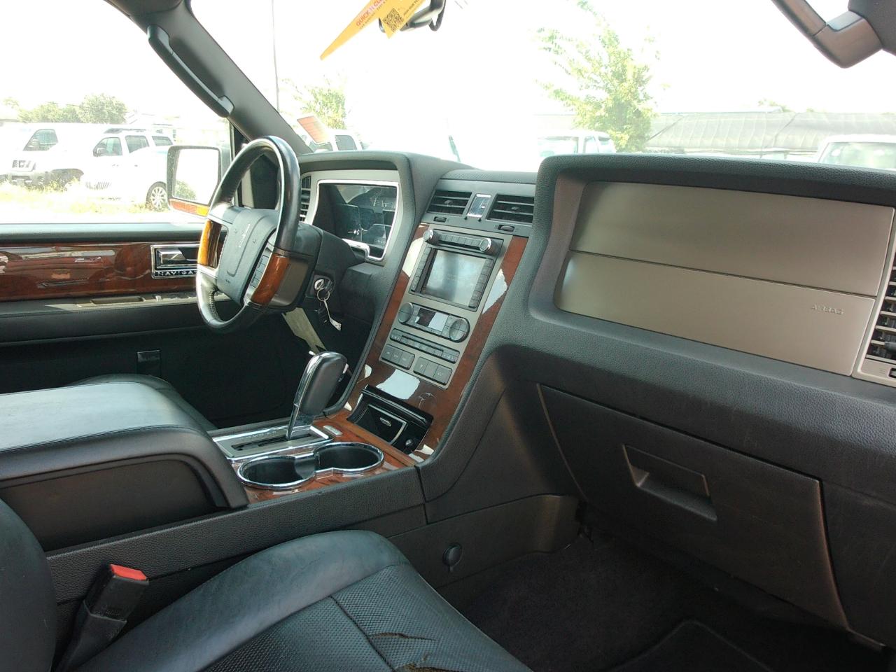 Lincoln Navigator  2011