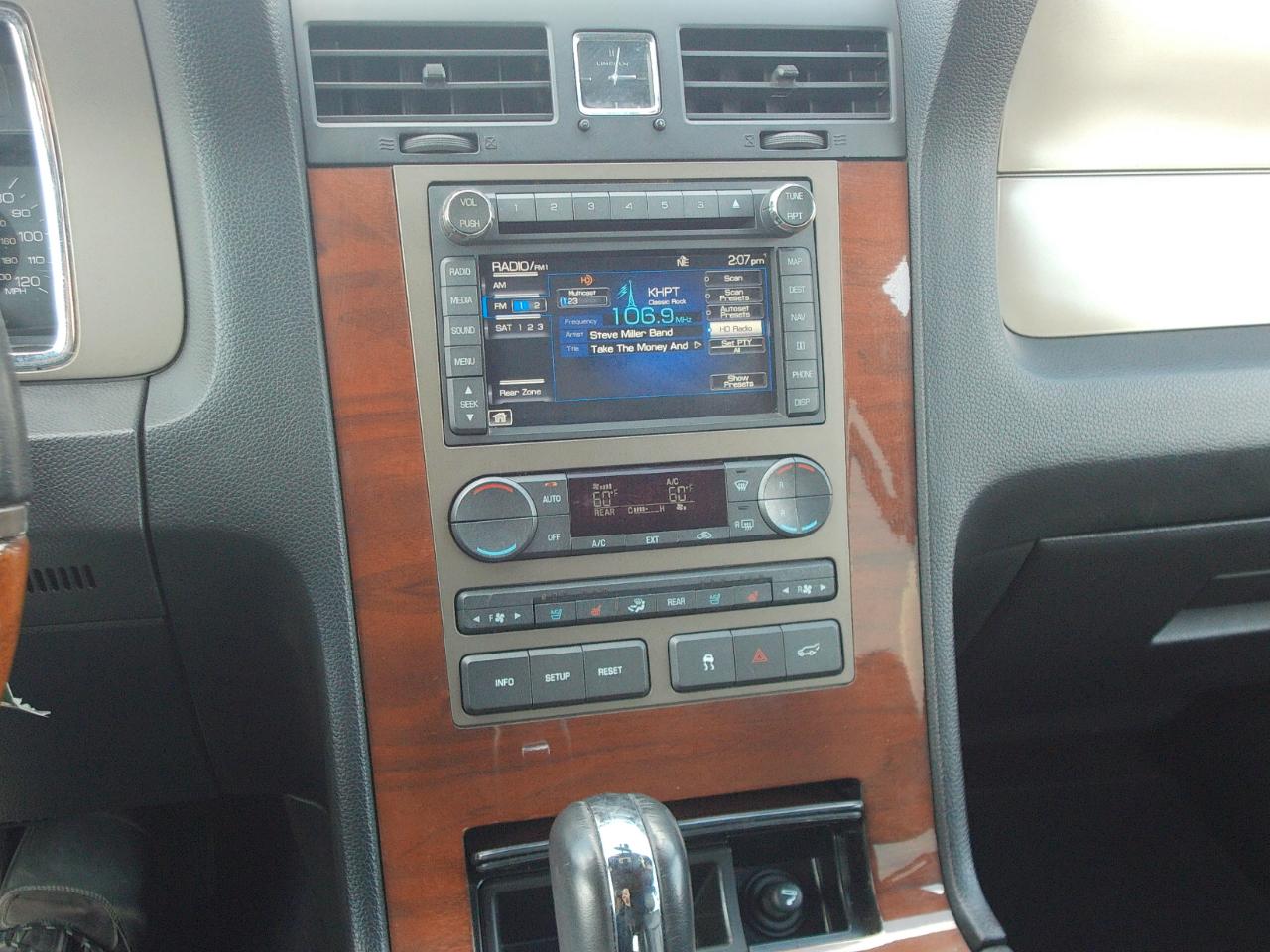Lincoln Navigator  2011