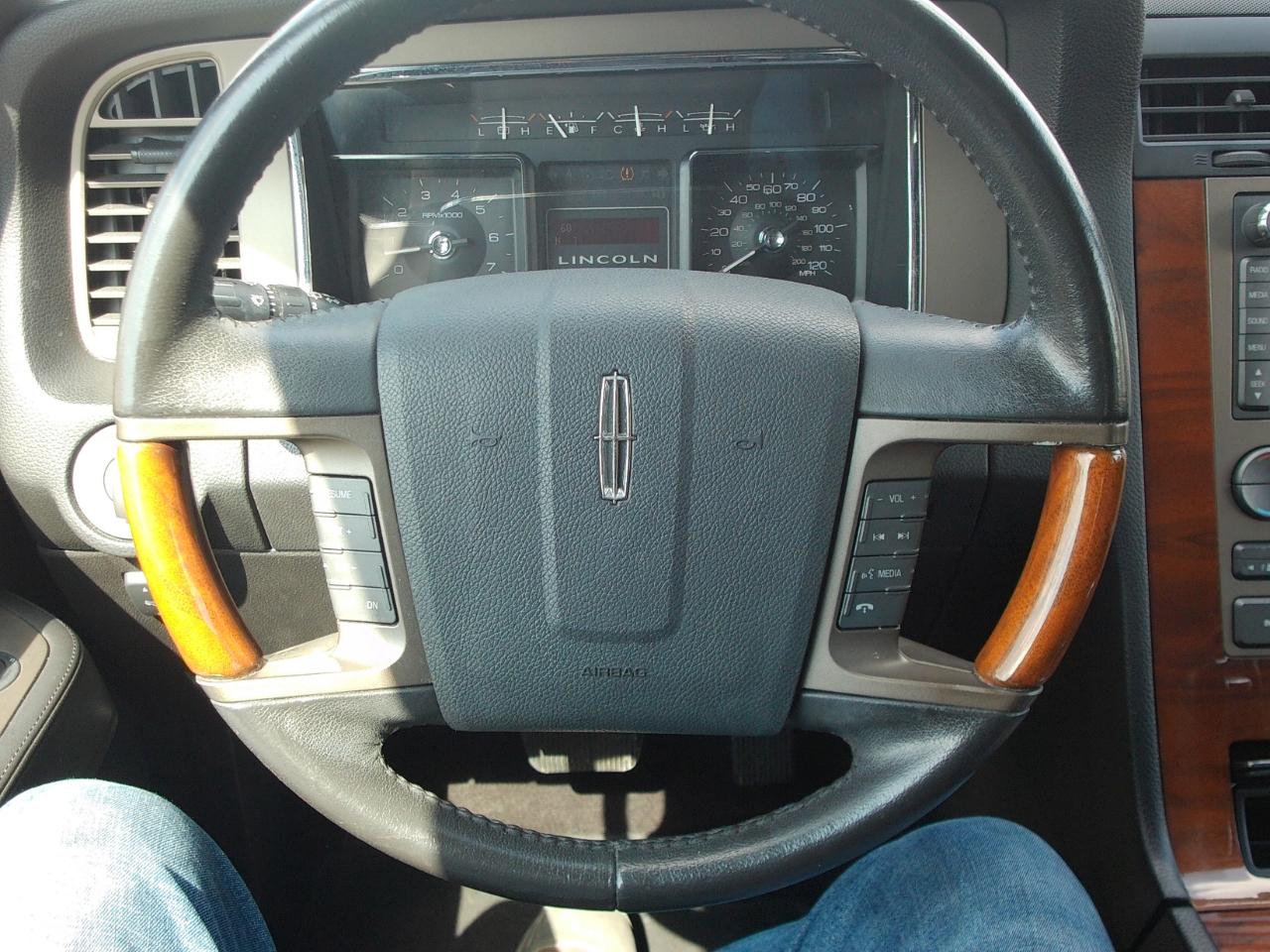 Lincoln Navigator  2011