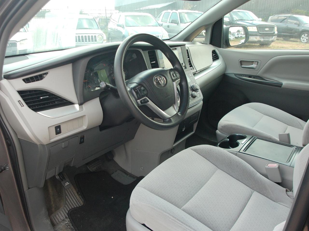 Toyota Sienna  2015
