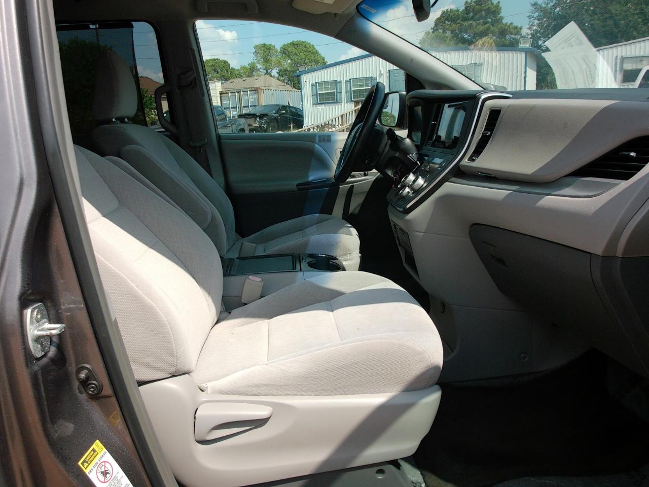 Toyota Sienna  2015