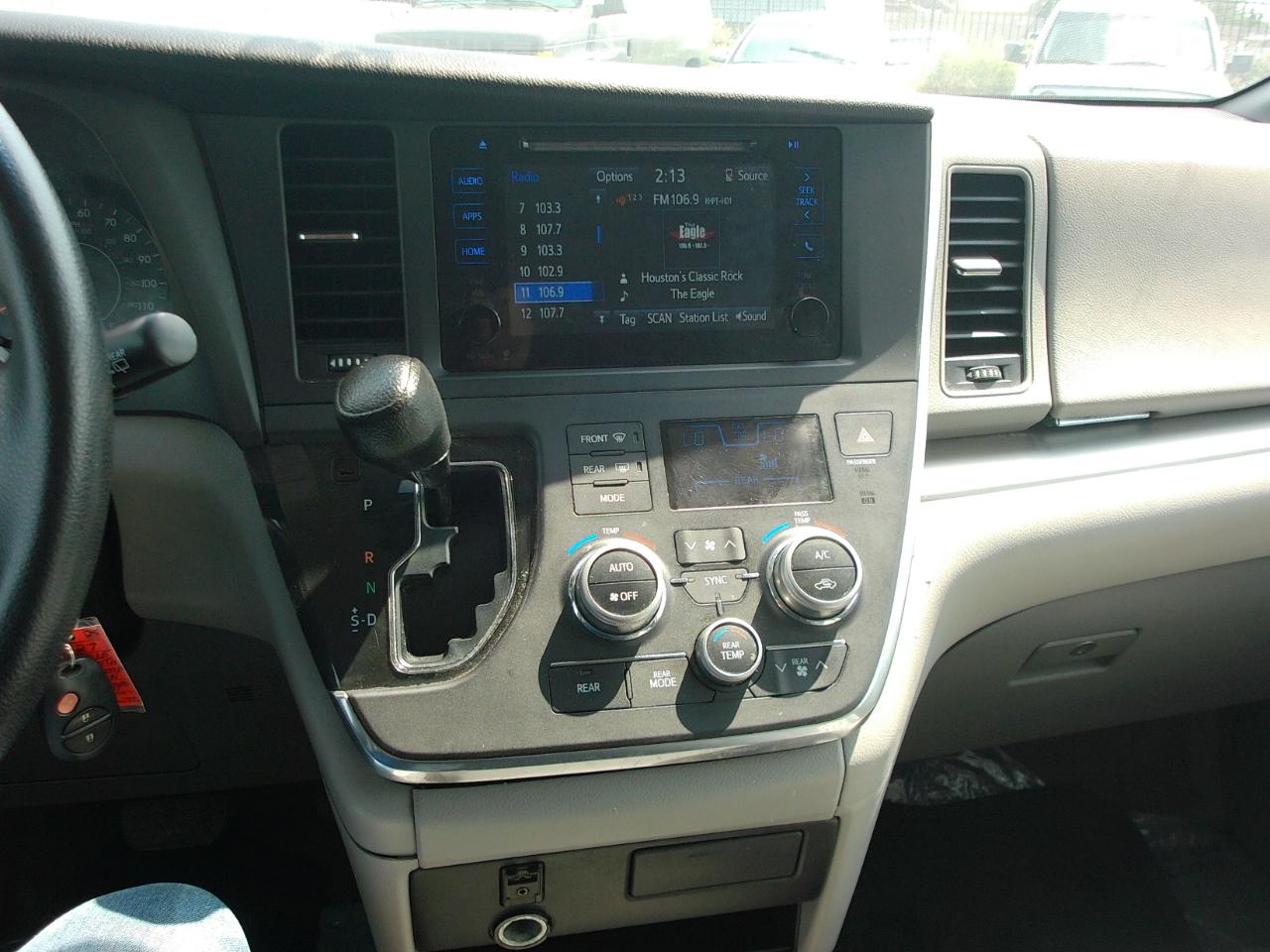 Toyota Sienna  2015