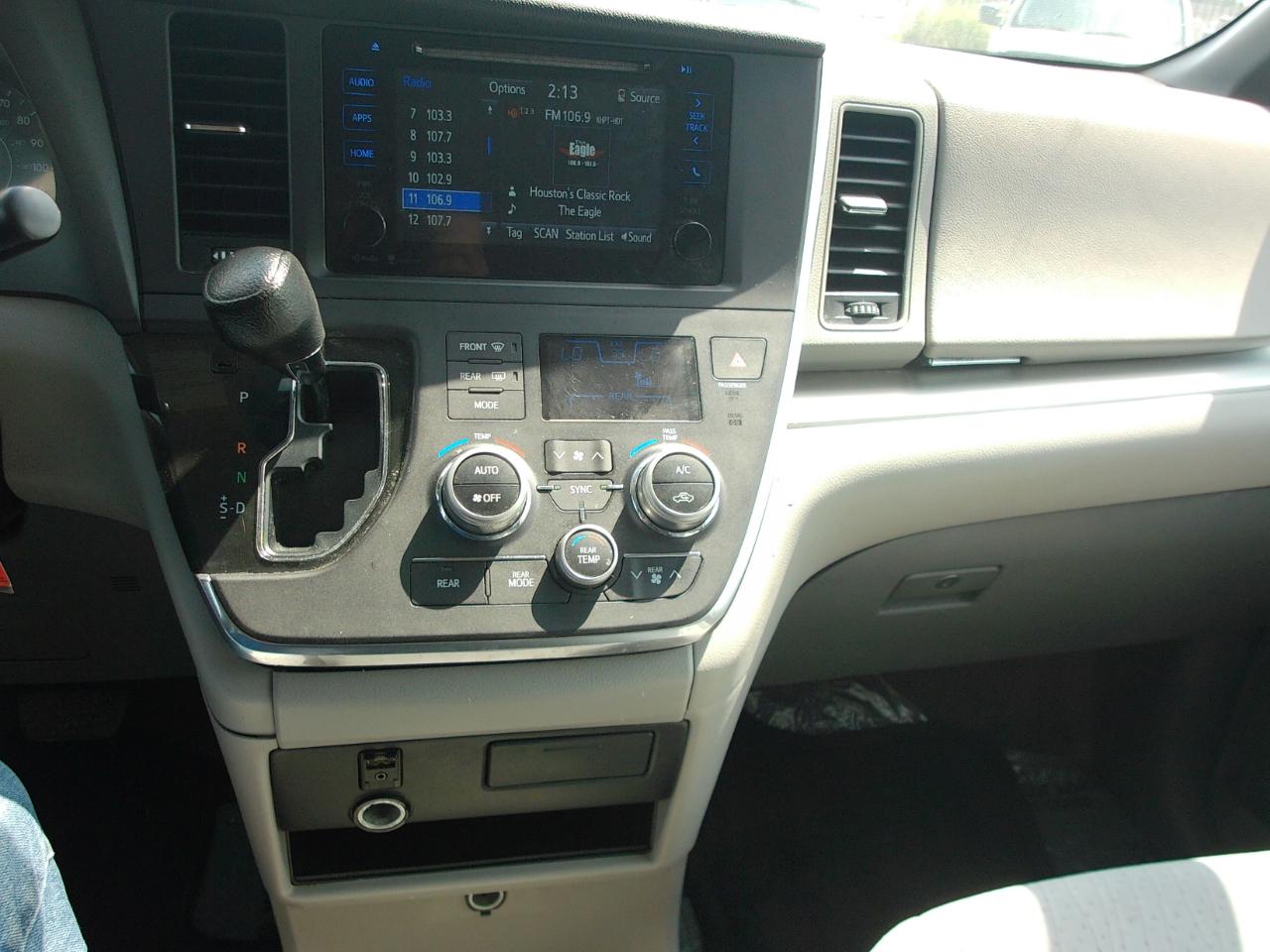 Toyota Sienna  2015