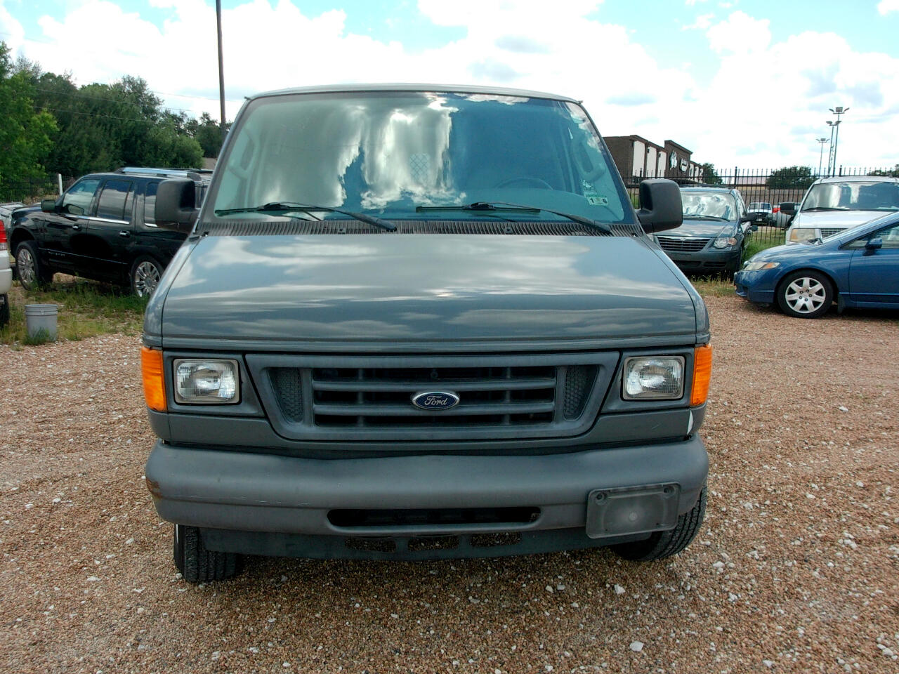 2007 Ford E-150 photo 2