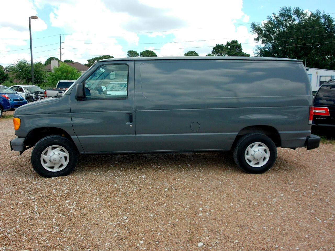 2007 Ford E-150 photo 4