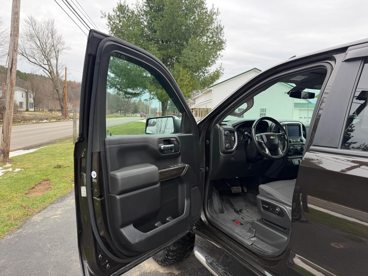 Chevrolet Silverado 1500 4WD Crew Cab 147" LT 2020