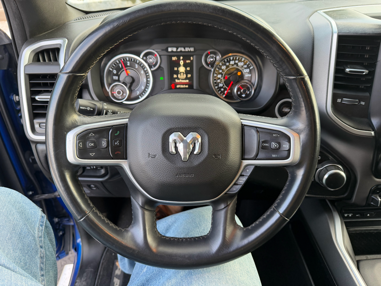 RAM 1500 Big Horn/Lone Star 4x4 Crew Cab 5'7" Box 2019