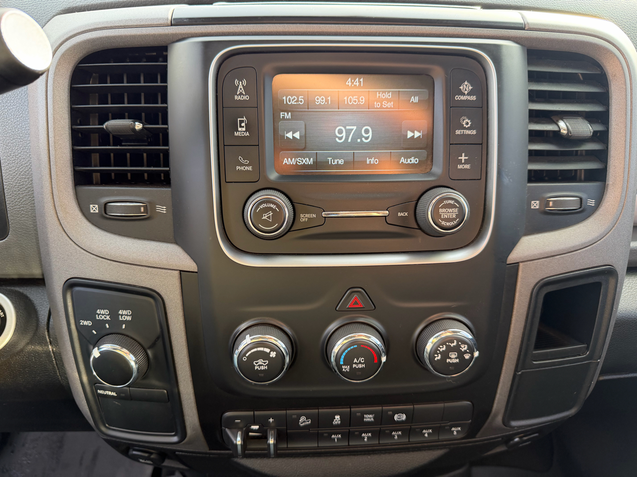 RAM 2500 Tradesman 4x4 Crew Cab 6'4" Box 2018