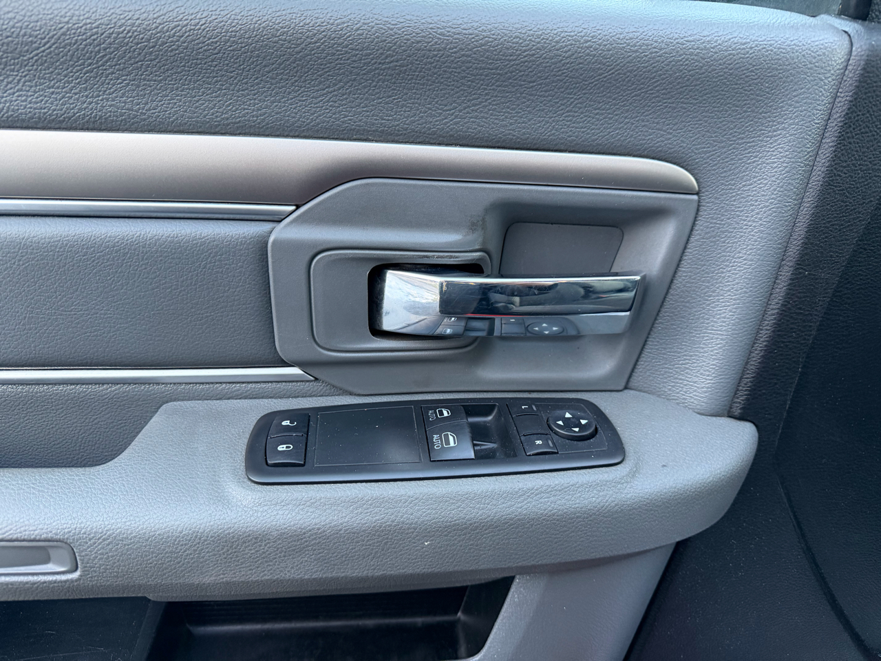 RAM 2500 SLT 4x4 Reg Cab 8' Box 2018