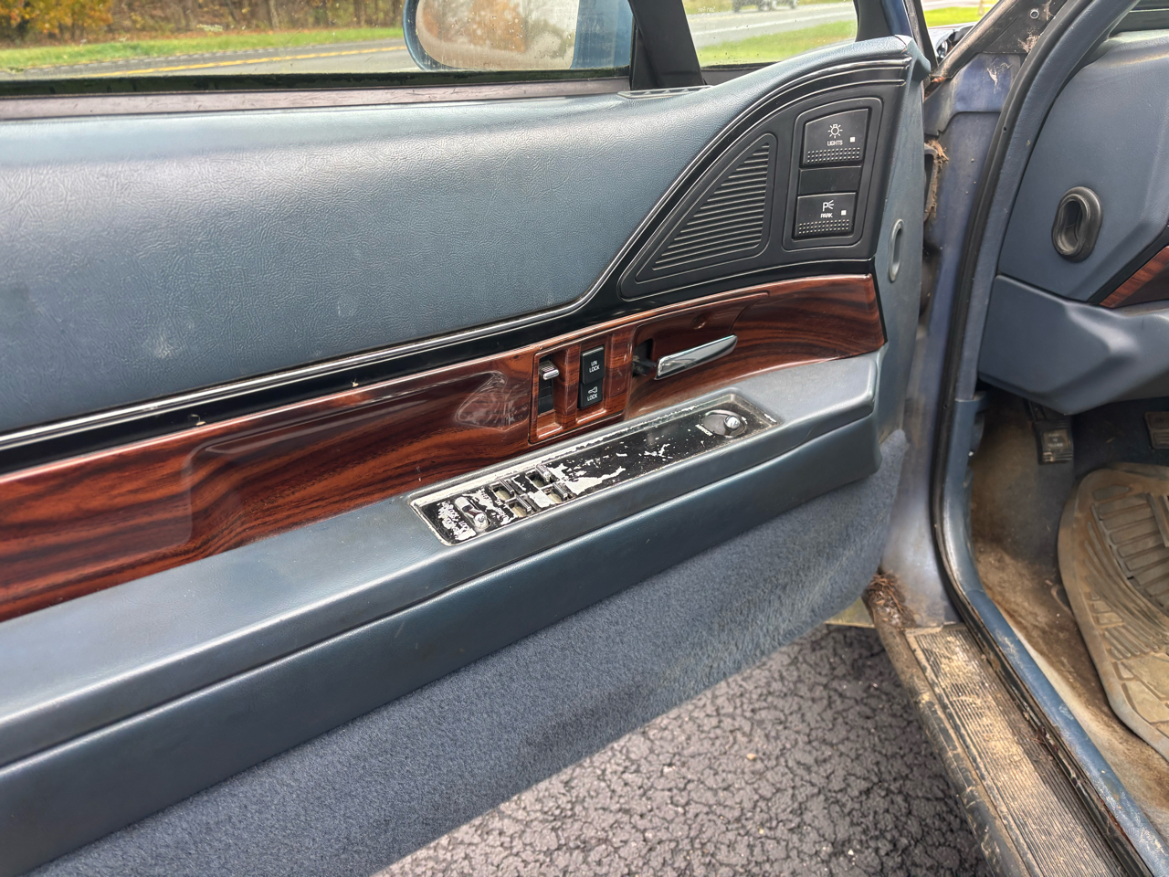 Buick LeSabre 4dr Sdn Custom 1998 Buick LeSabre 4dr Sdn Custom 1998