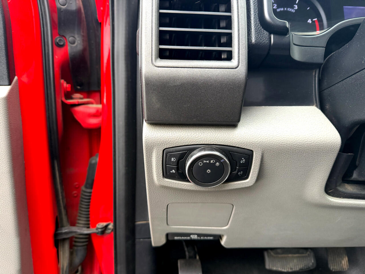 Ford Super Duty F-350 SRW XLT 4WD Reg Cab 8' Box 2019