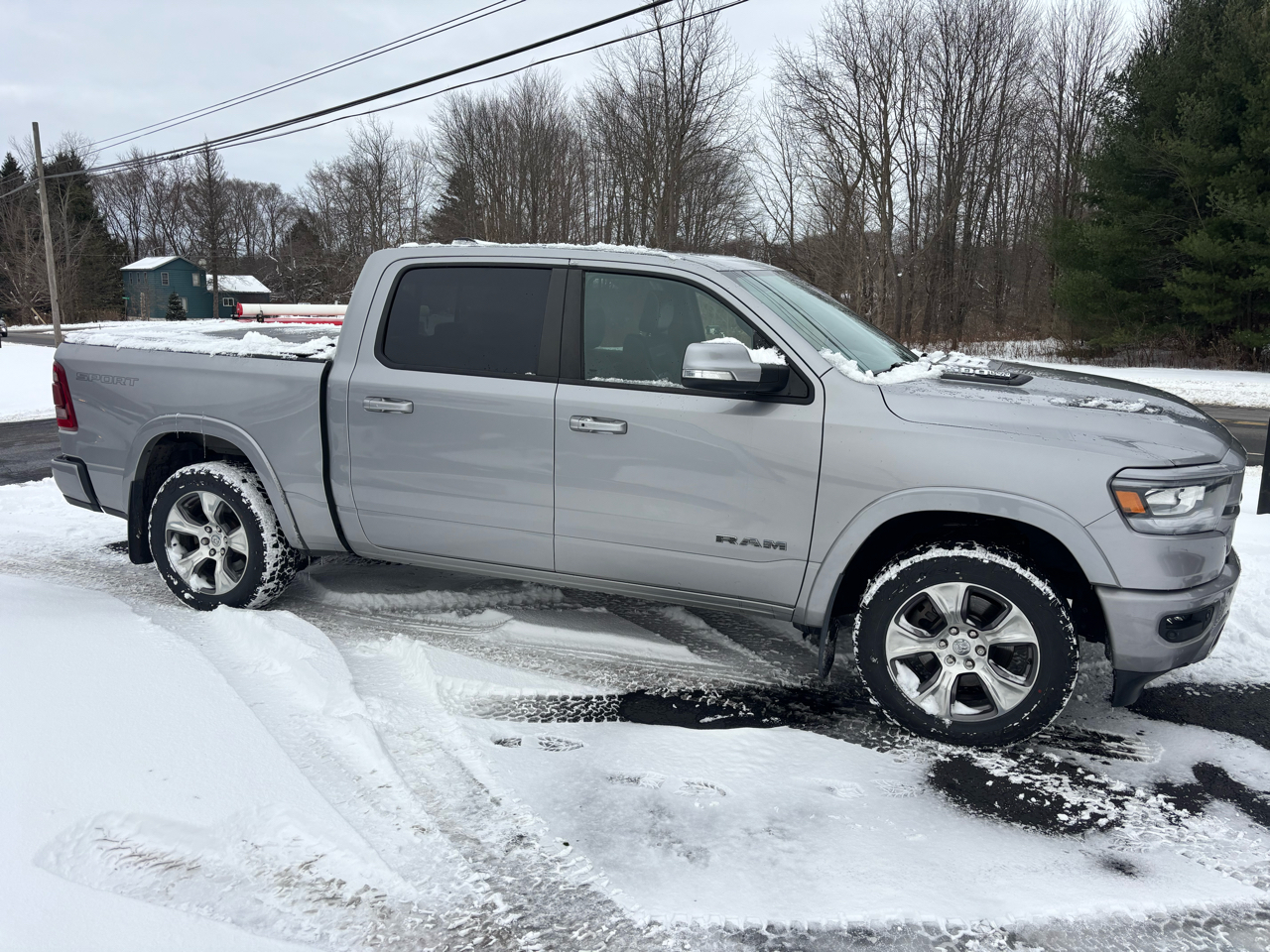 RAM 1500 Laramie 4x4 Crew Cab 5'7" Box 2020