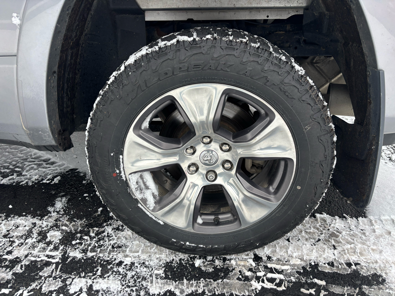 RAM 1500 Laramie 4x4 Crew Cab 5'7" Box 2020