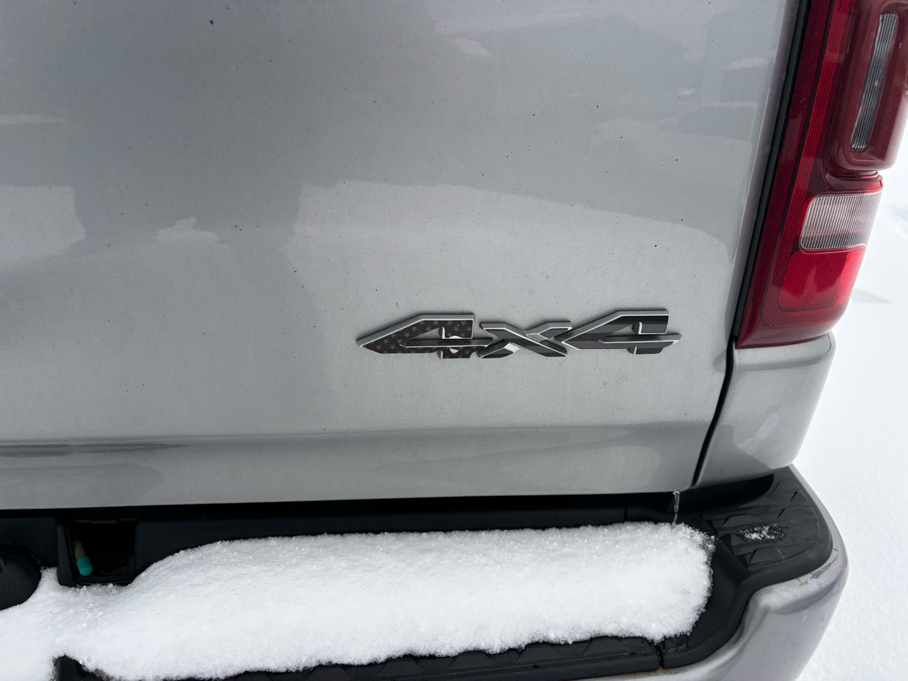 RAM 1500 Laramie 4x4 Crew Cab 5'7" Box 2020