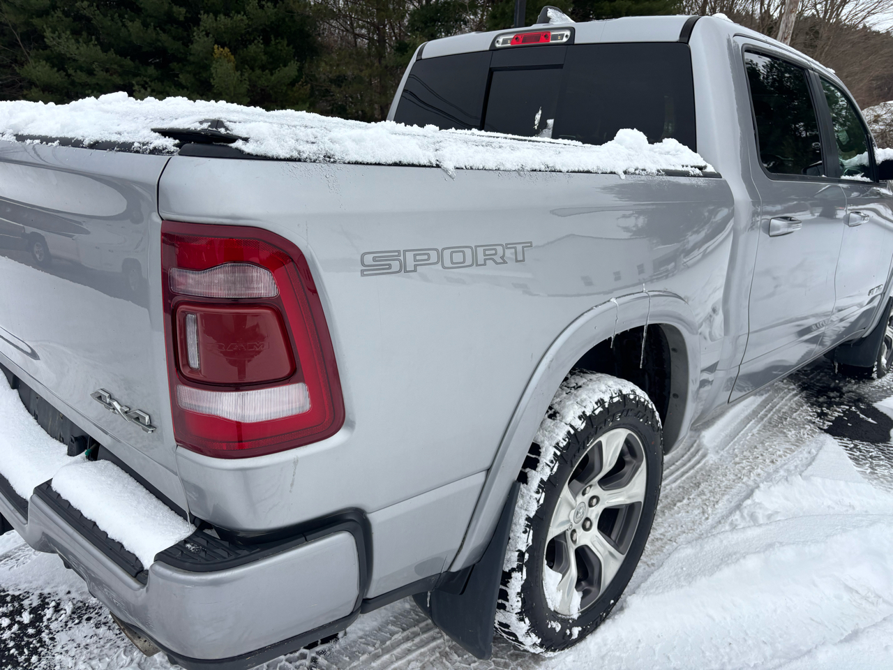 RAM 1500 Laramie 4x4 Crew Cab 5'7" Box 2020