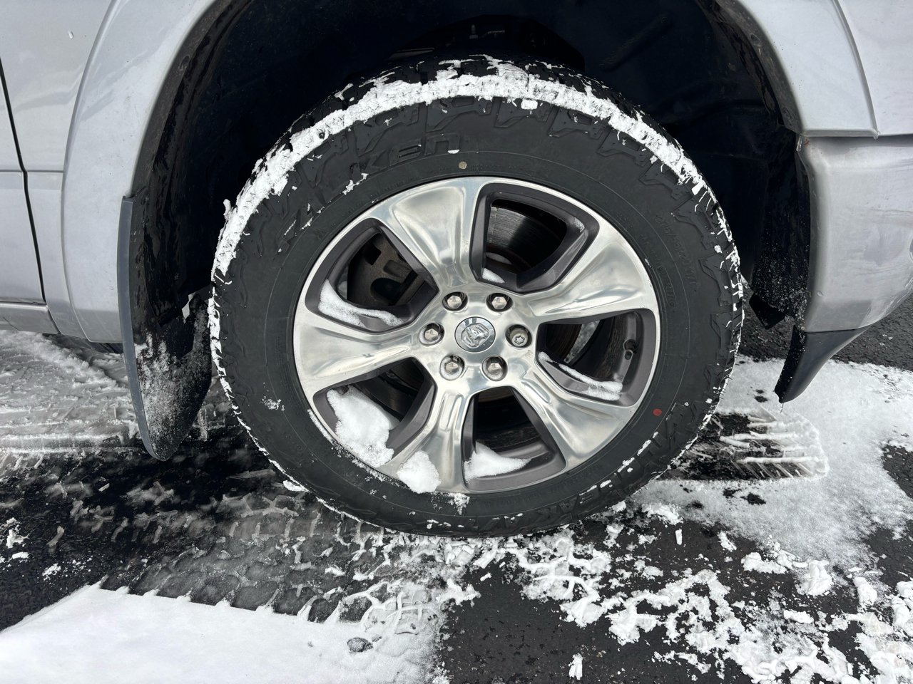 RAM 1500 Laramie 4x4 Crew Cab 5'7" Box 2020