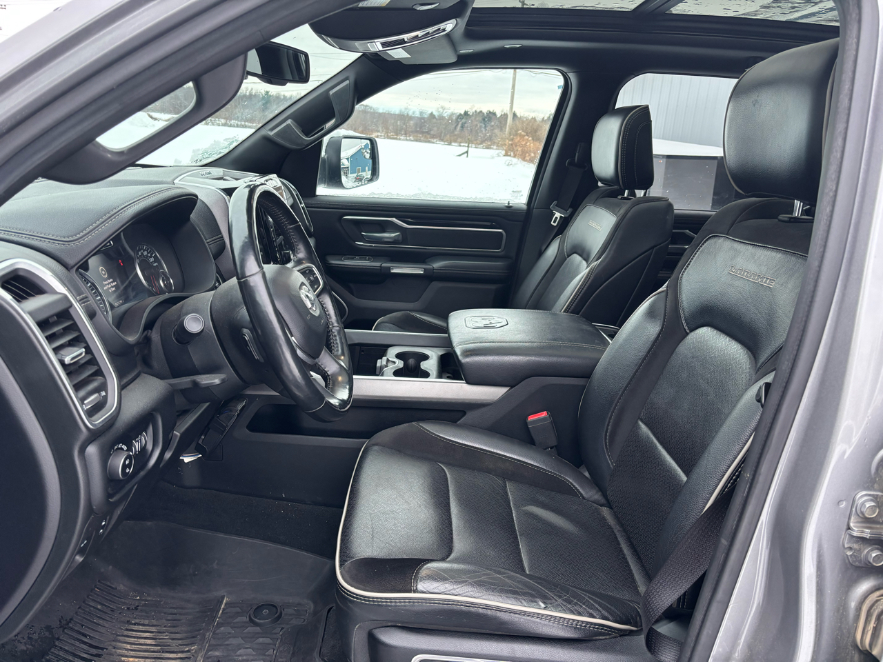 RAM 1500 Laramie 4x4 Crew Cab 5'7" Box 2020