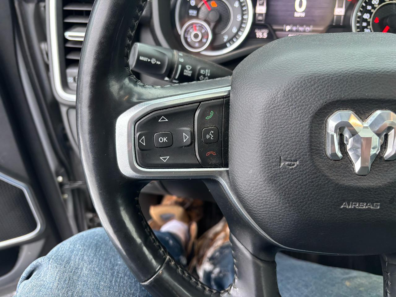 RAM 1500 Laramie 4x4 Crew Cab 5'7" Box 2020