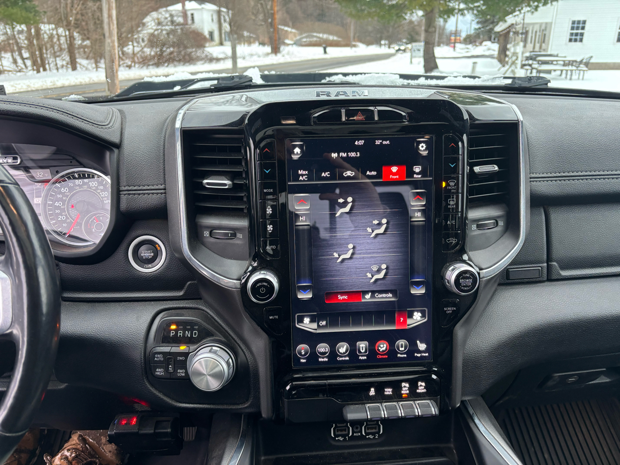 RAM 1500 Laramie 4x4 Crew Cab 5'7" Box 2020