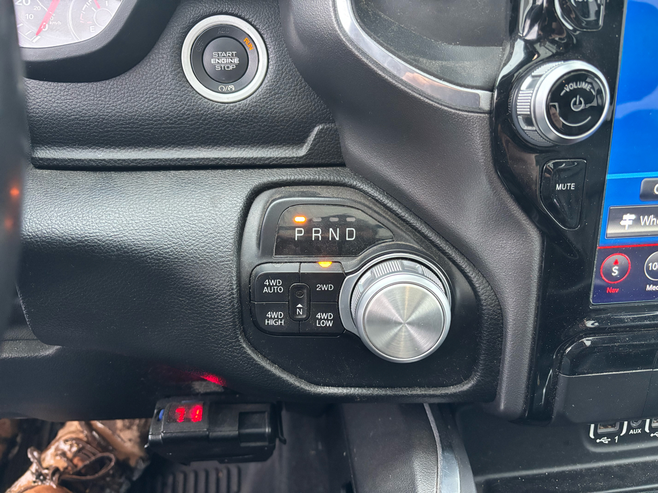 RAM 1500 Laramie 4x4 Crew Cab 5'7" Box 2020