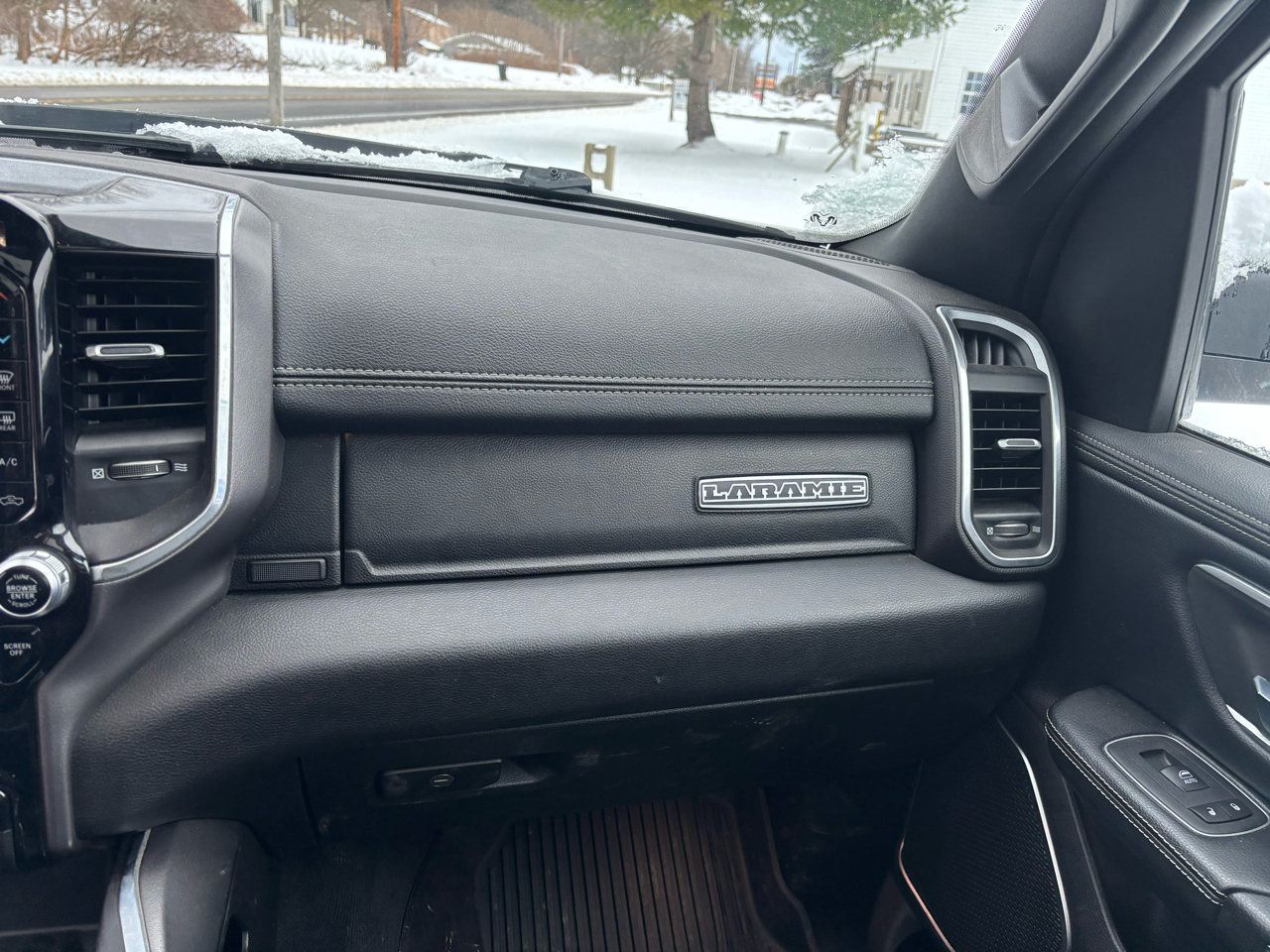 RAM 1500 Laramie 4x4 Crew Cab 5'7" Box 2020