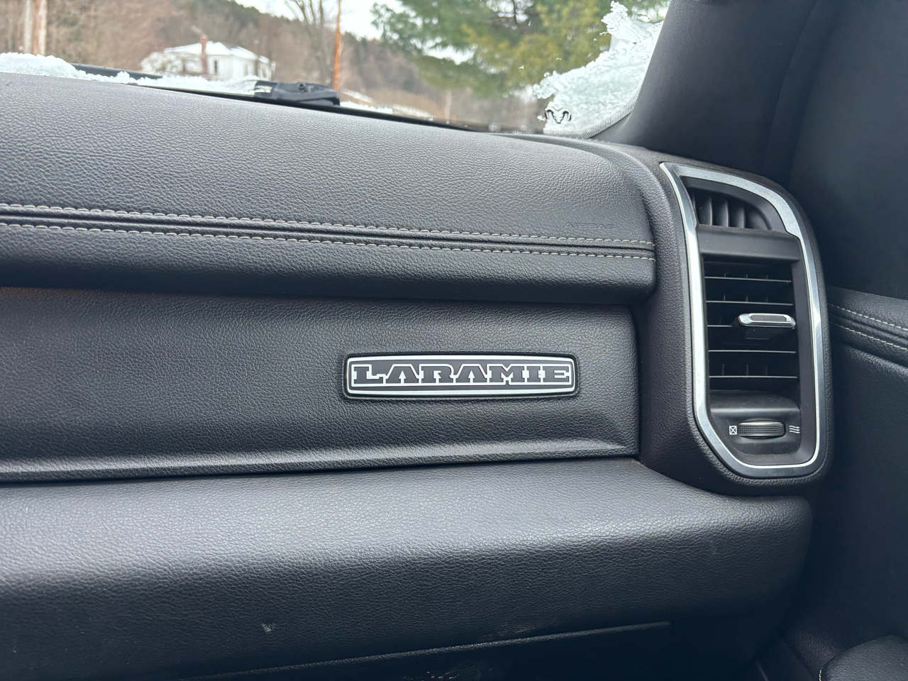 RAM 1500 Laramie 4x4 Crew Cab 5'7" Box 2020