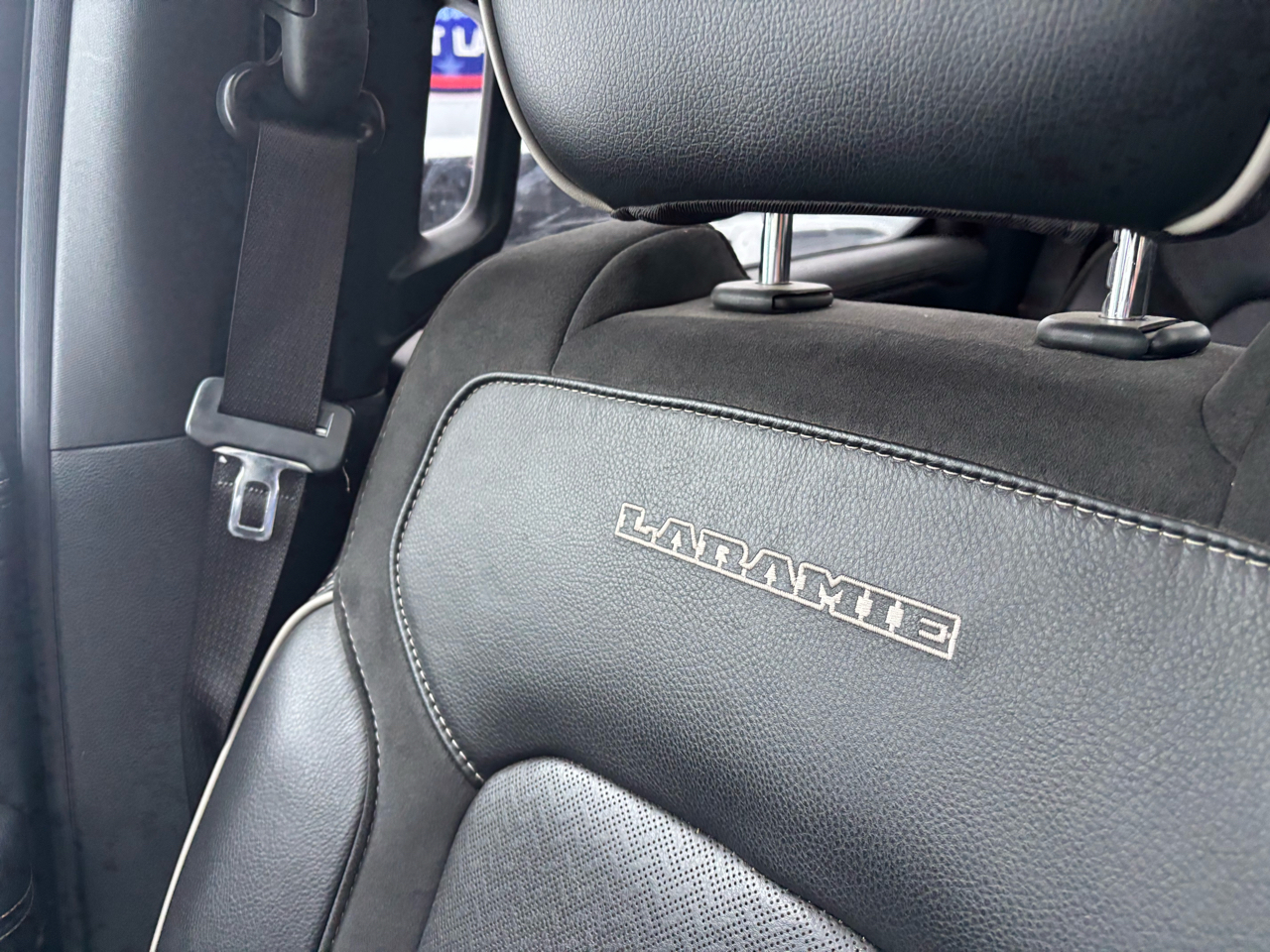 RAM 1500 Laramie 4x4 Crew Cab 5'7" Box 2020