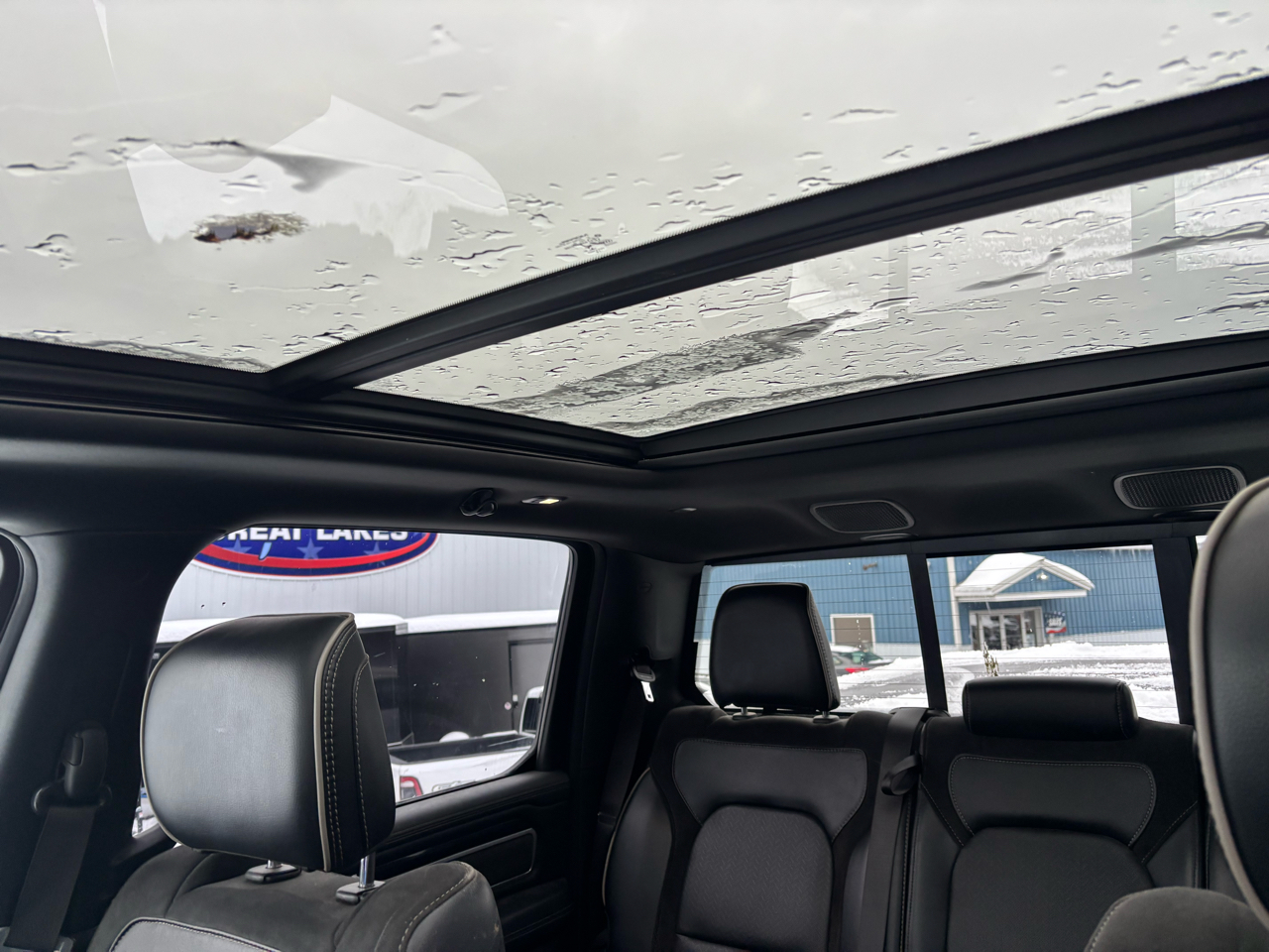 RAM 1500 Laramie 4x4 Crew Cab 5'7" Box 2020