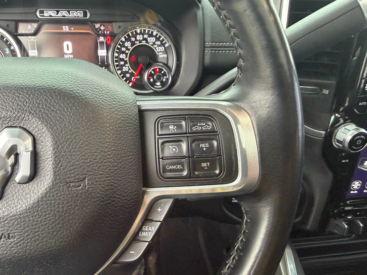 RAM 2500 Laramie 4x4 Crew Cab 6'4" Box 2021