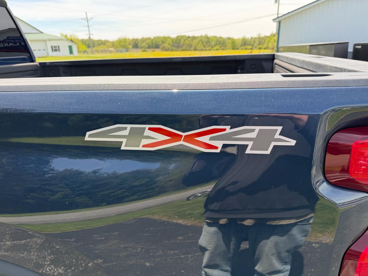 Chevrolet Silverado 2500HD 4WD Crew Cab 159" Custom 2022