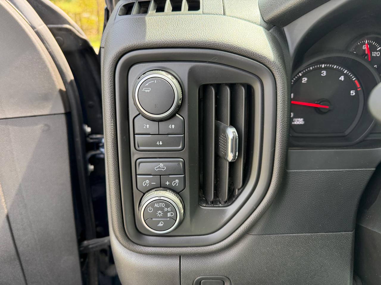 Chevrolet Silverado 2500HD 4WD Crew Cab 159" Custom 2022