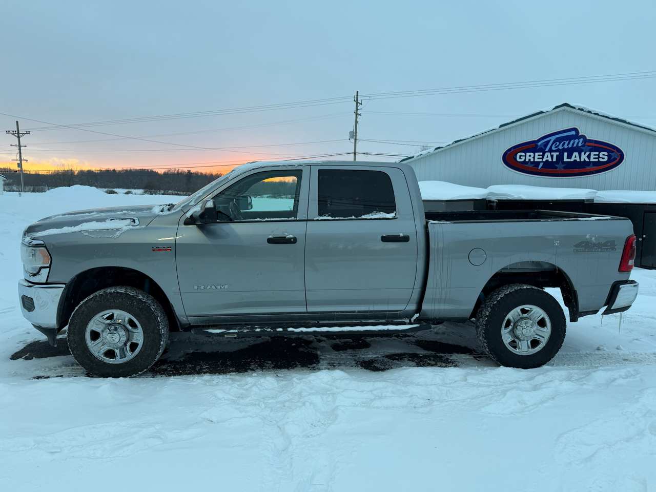 RAM 2500 Tradesman 4x4 Crew Cab 6'4" Box 2020