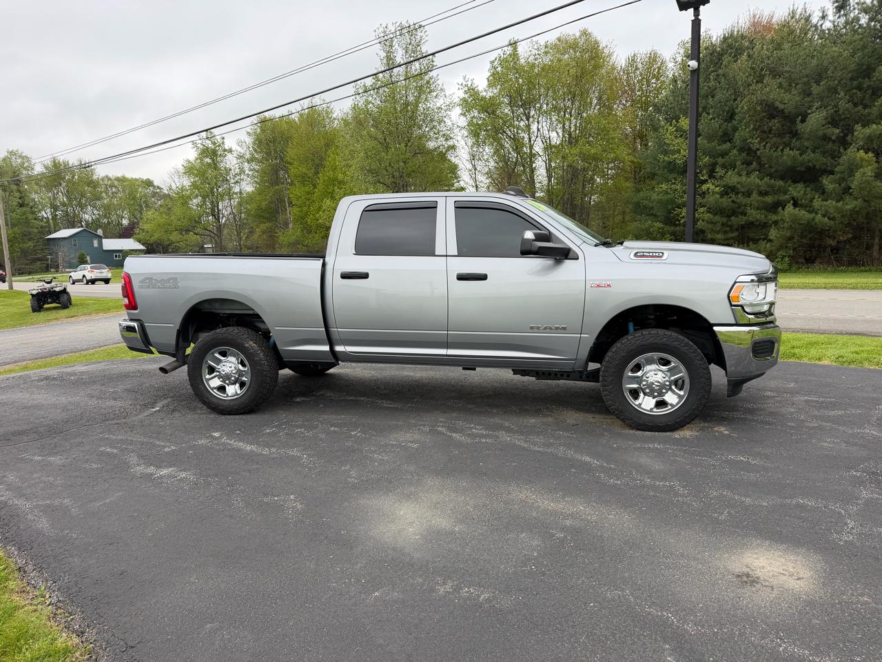 RAM 2500 Tradesman 4x4 Crew Cab 6'4" Box 2020