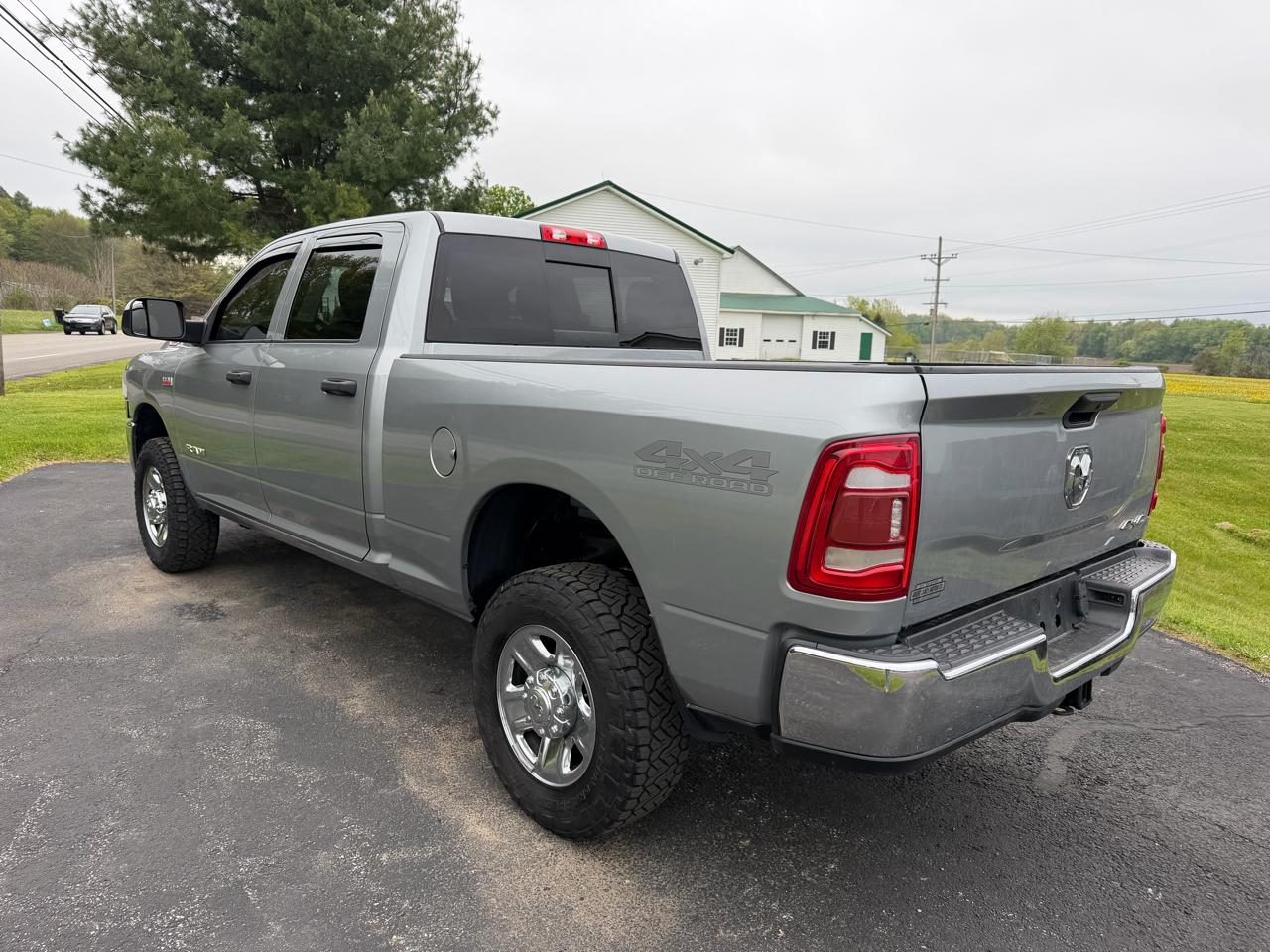 RAM 2500 Tradesman 4x4 Crew Cab 6'4" Box 2020