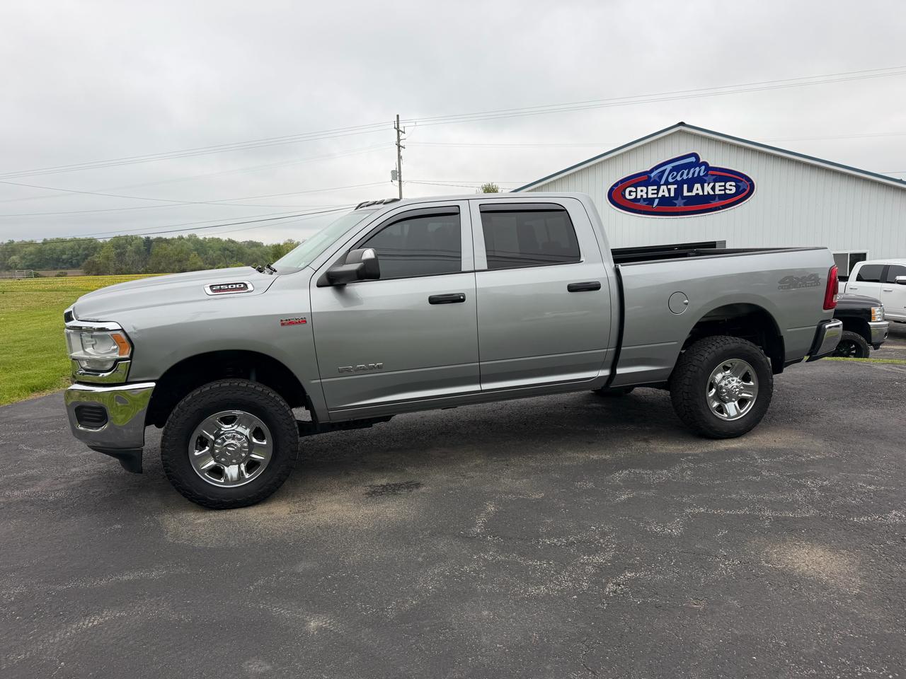 RAM 2500 Tradesman 4x4 Crew Cab 6'4" Box 2020