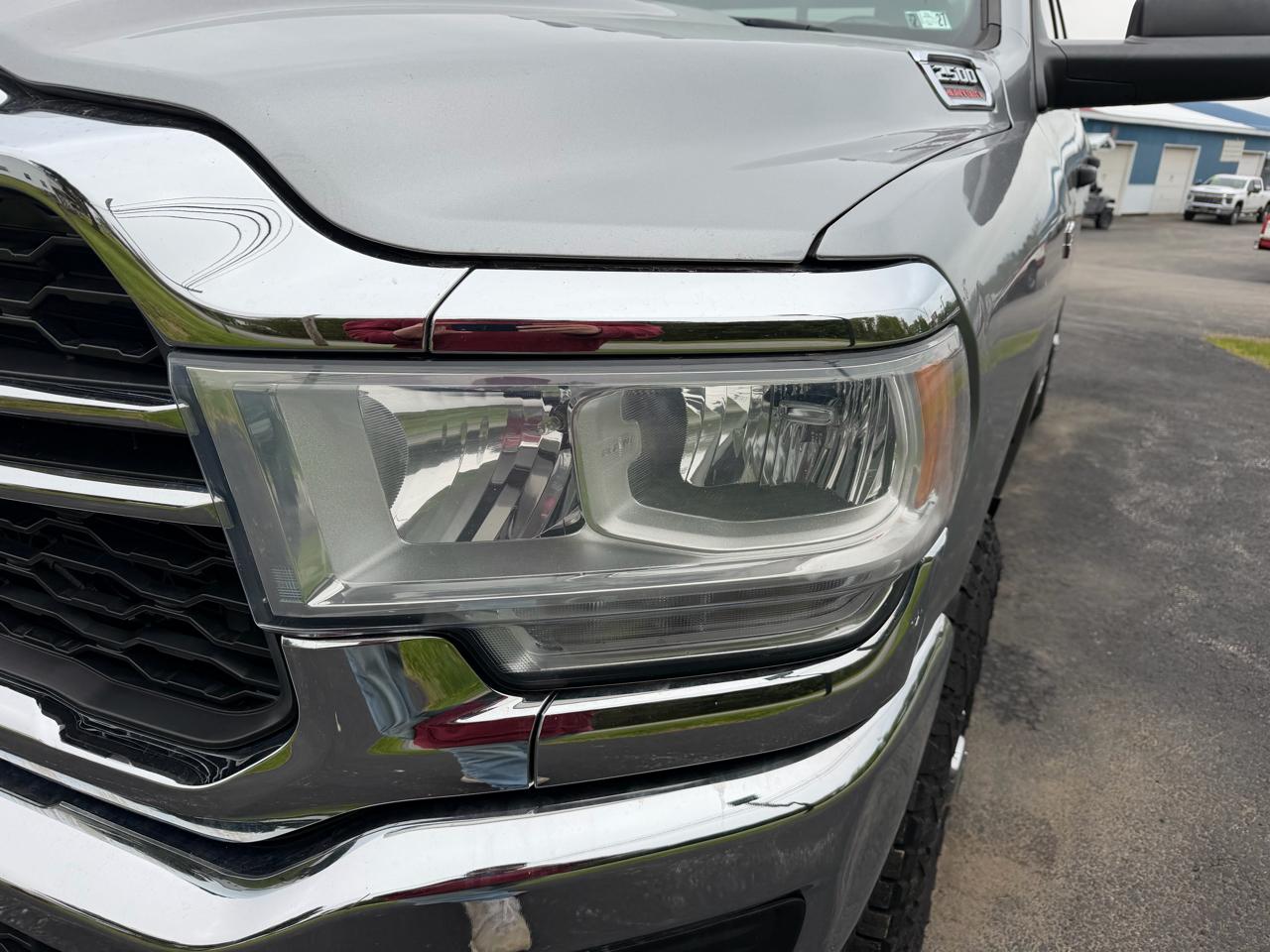 RAM 2500 Tradesman 4x4 Crew Cab 6'4" Box 2020
