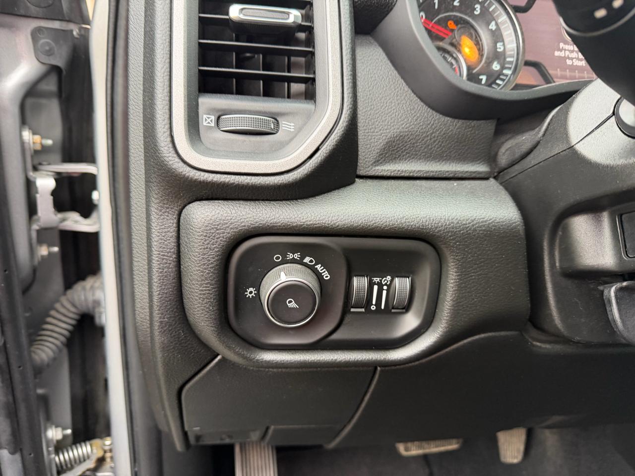 RAM 2500 Tradesman 4x4 Crew Cab 6'4" Box 2020