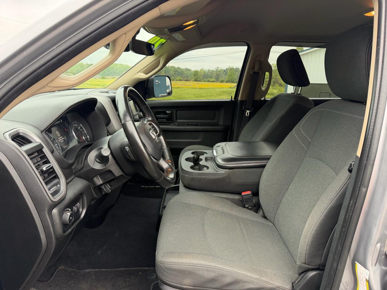 RAM 2500 Tradesman 4x4 Crew Cab 6'4" Box 2020