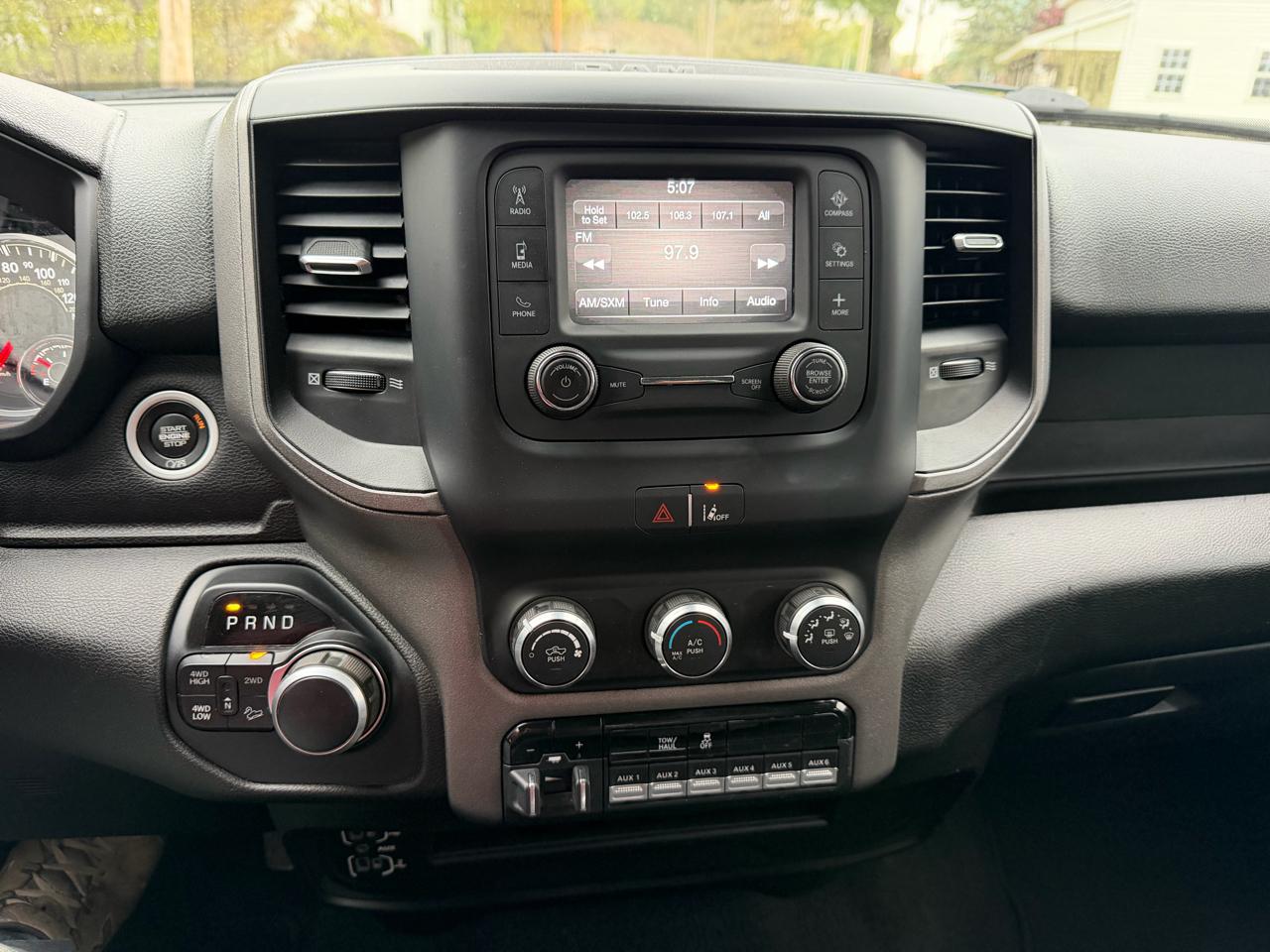 RAM 2500 Tradesman 4x4 Crew Cab 6'4" Box 2020