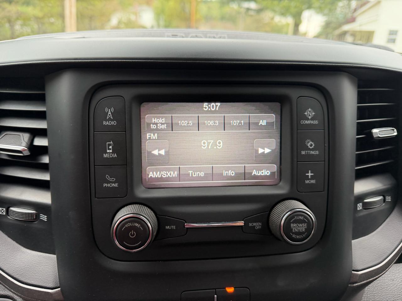 RAM 2500 Tradesman 4x4 Crew Cab 6'4" Box 2020